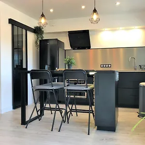 Appartement Confort Et Décoration Soignée à